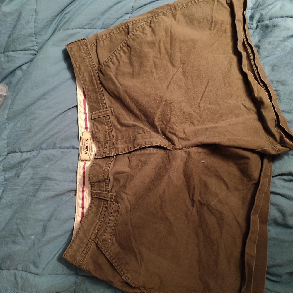 Old Navy Olive Green 5" Khaki Shorts, Size 14
